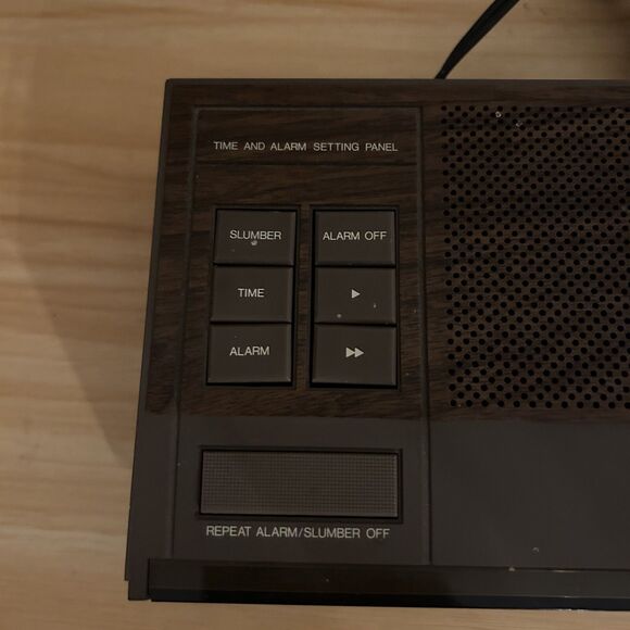 Magnavox D3150 AM FM Woodgrain Clock Radio 1983 Works tested Vintage - Picture 4 of 10